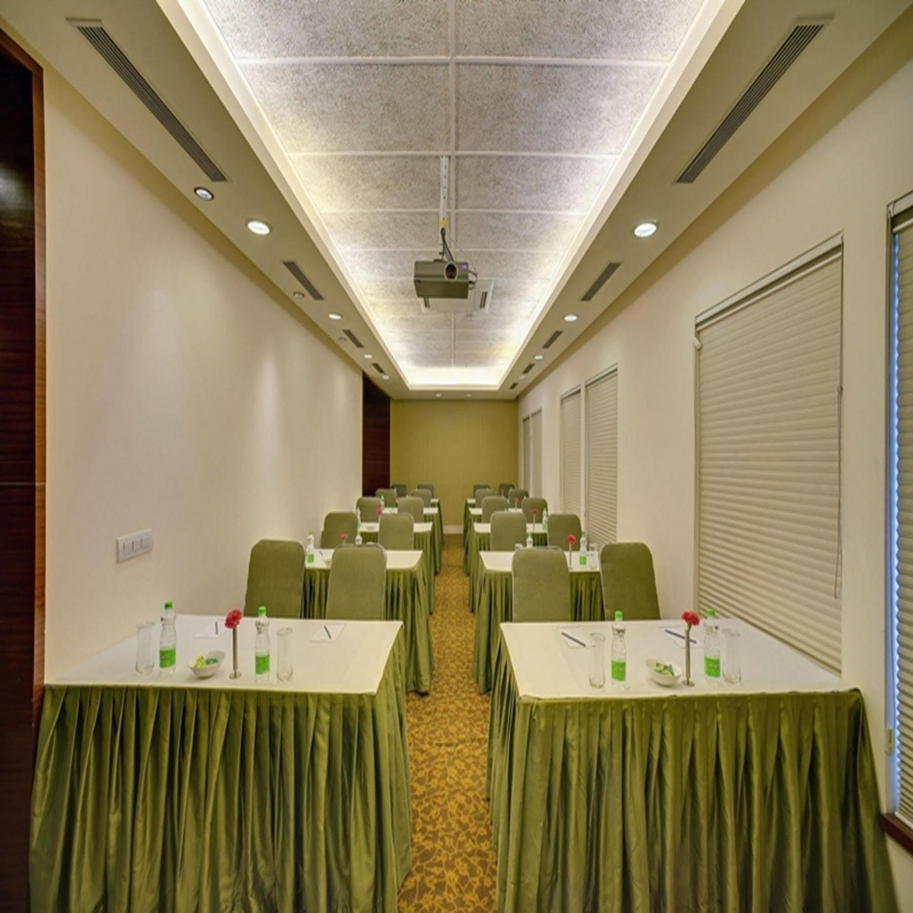 Muse Sarovar Portico Nehru Place Νέο Δελχί Εξωτερικό φωτογραφία